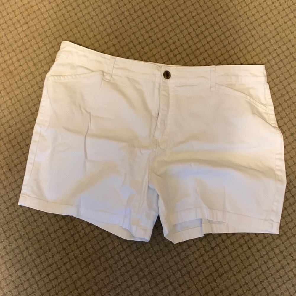 St John bay white shorts size 16